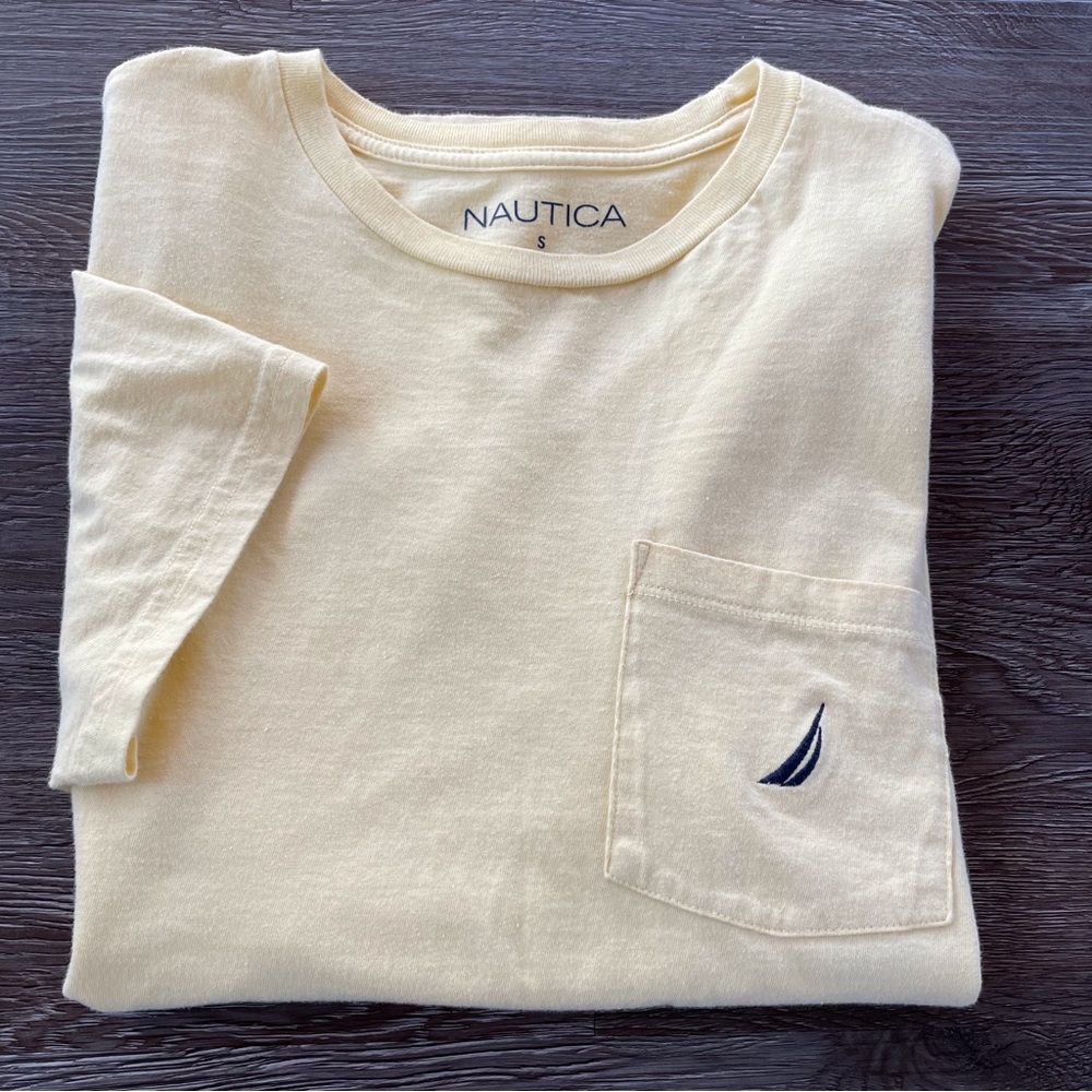 Nautica T-Shirt Men’s Size S Short Sleeve Crew Neck Butter Yellow Front Pocket